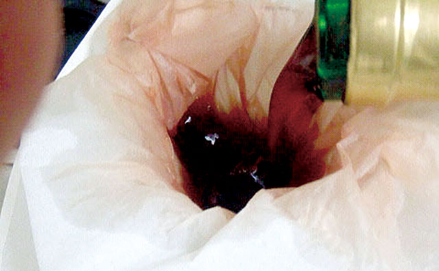 フィルタでワインを濾す