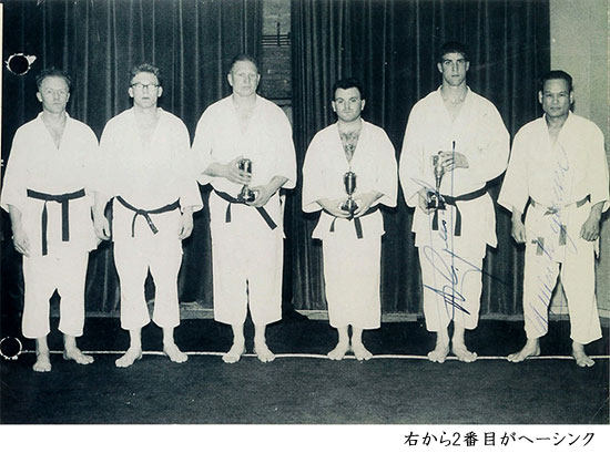 右から2番目がヘーシンク